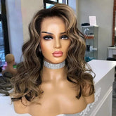 Lace Front Humana ondulada loira com mechas 45cm 13x4 HD -Micaela